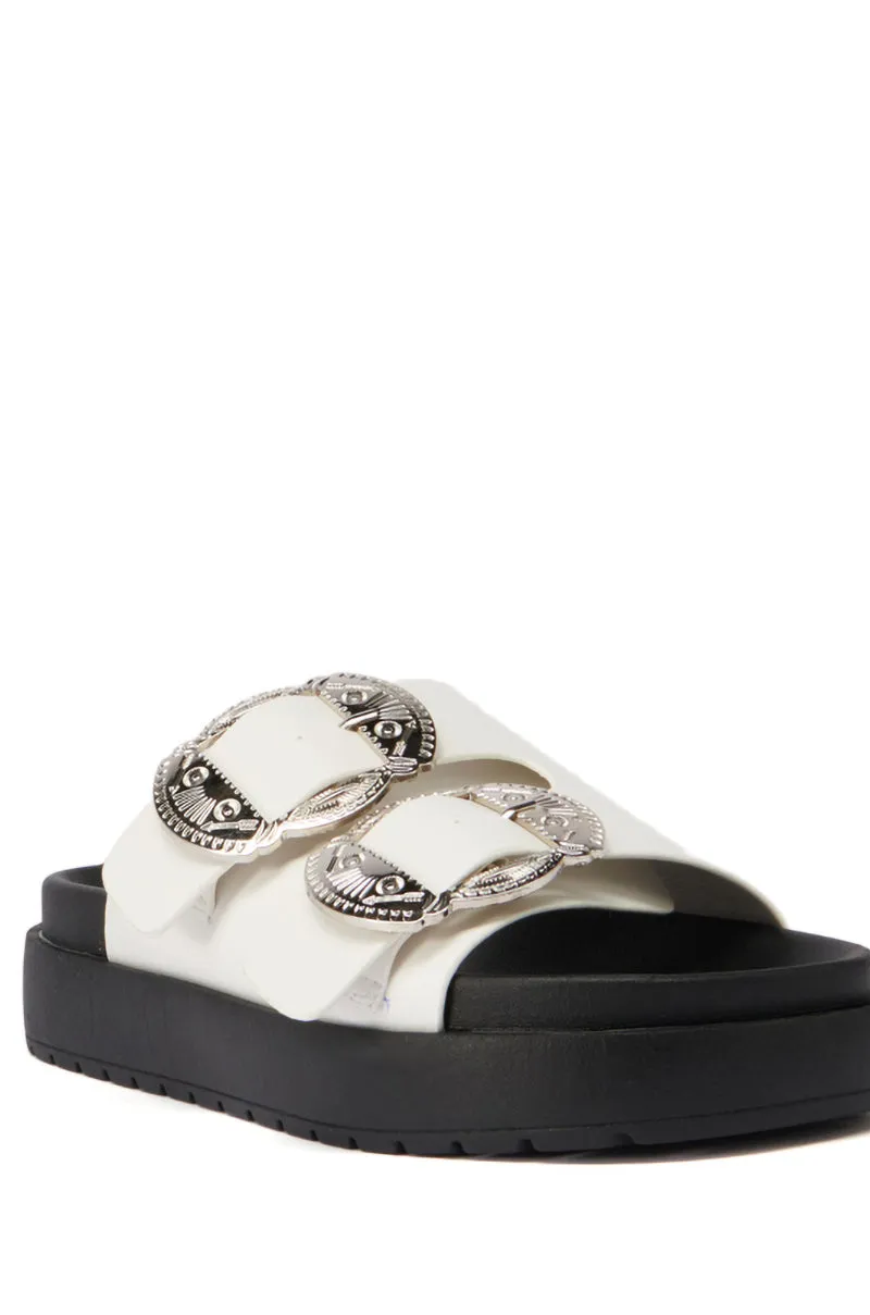 AZALEA WANG CHANTAYE WHITE SANDAL WITH BUCKLE DETAIL